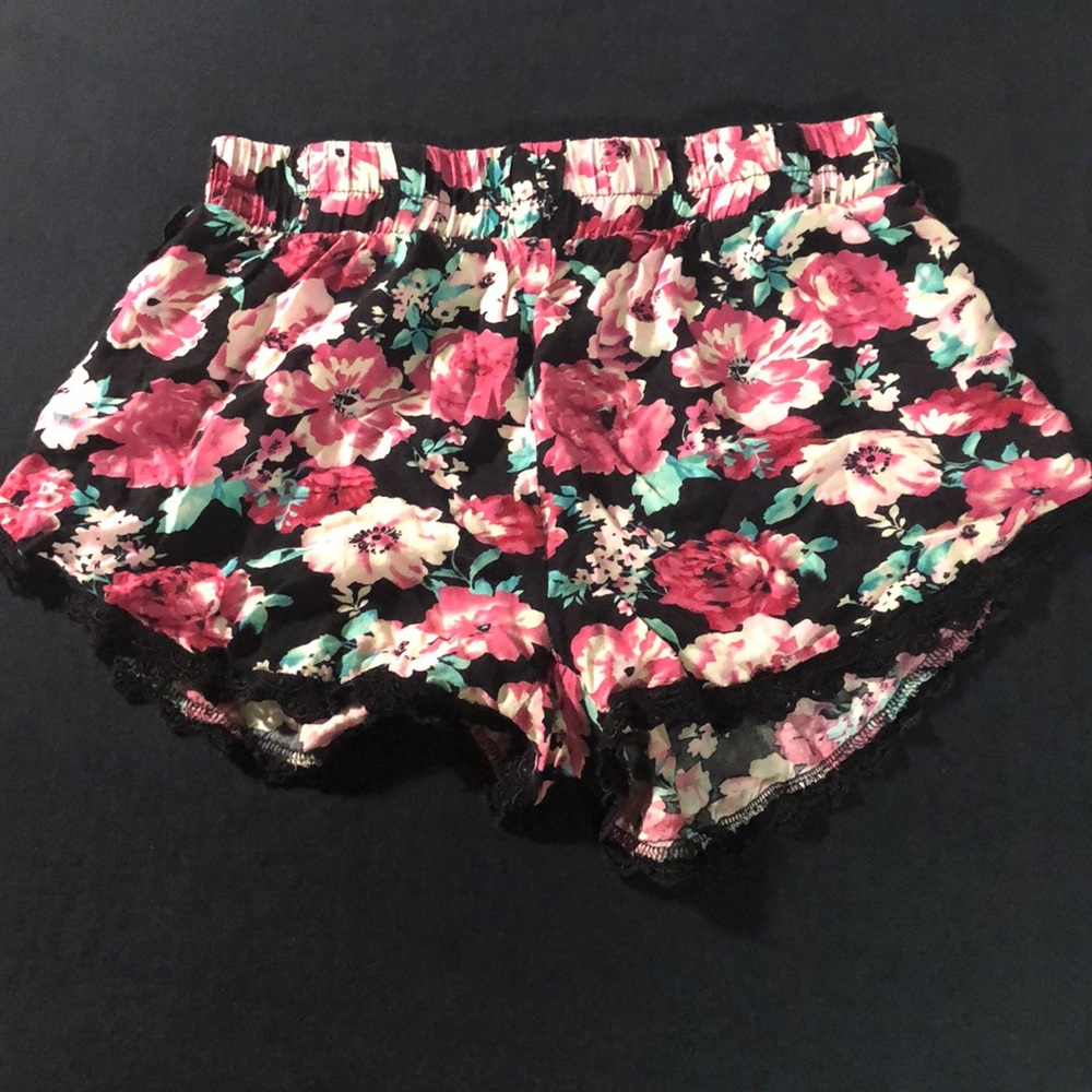 Vibe Sportswear Floral Printed shorts